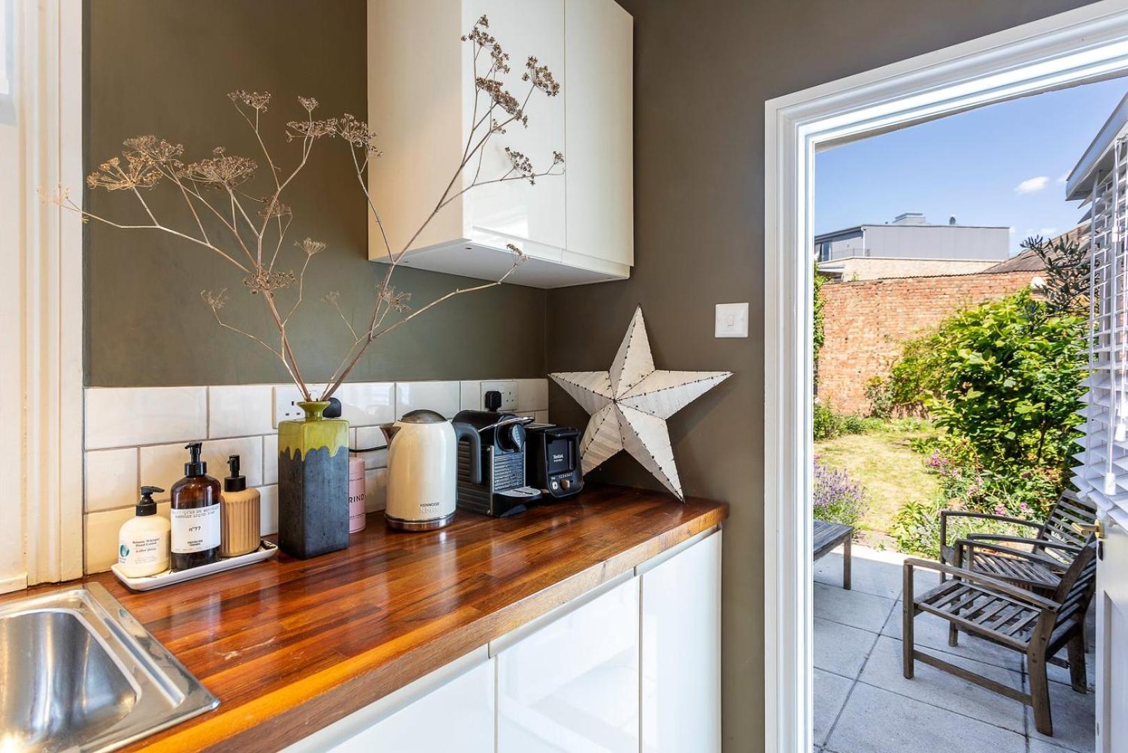 Casa vacanze Tooting's Charming Victorian Garden Hideaway *